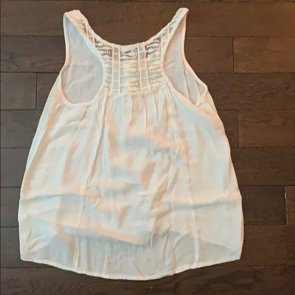 detailed, lacy top with working buttons - Picture 2 of 2